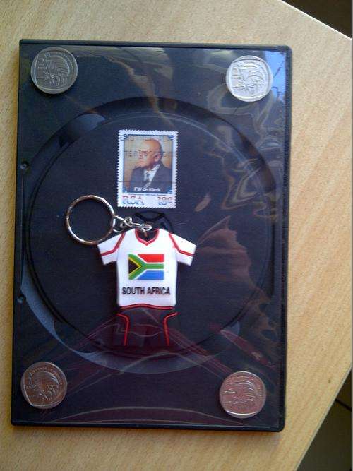Ten Years of Freedom Combo: 4 x R2 Freedom coins, Stamp of FW de Klerk and supporter keyring