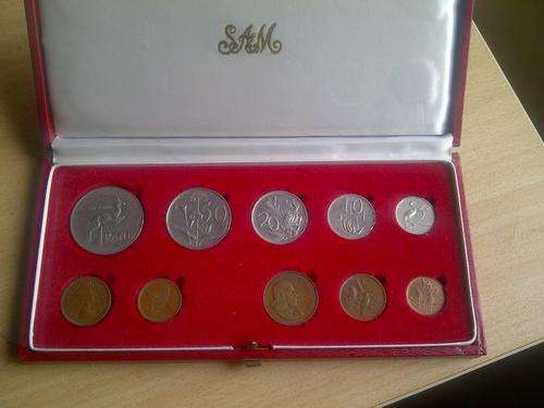 Coins in 1974 SAM Box: 1977-R1,1974- 50c to 5c, 1967-2c, 1970-1c, 1/2c, 1958 - 1/ 4d, 1994 - 2c