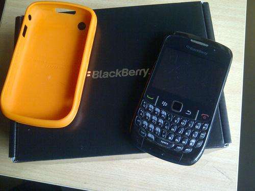 Blackberry Curve 8520 Black phone in good condition( Earphones, charger , cover and battery incl)