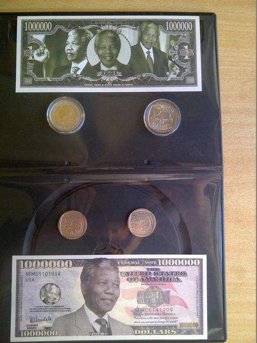 Mandela:  2 x 1 Million Dollar Novelty notes, Capsulated R5 - 90th Birthday and Inauguration, 2 x R2