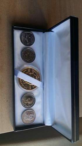 Mandela set: R5 2000 smiley,Inauguration, SARB, 90th Birthday and Sierra Leone 500$ token in box!