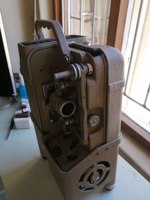 Vintage Dekko 8mm Projector model 118 - Reels and films included
