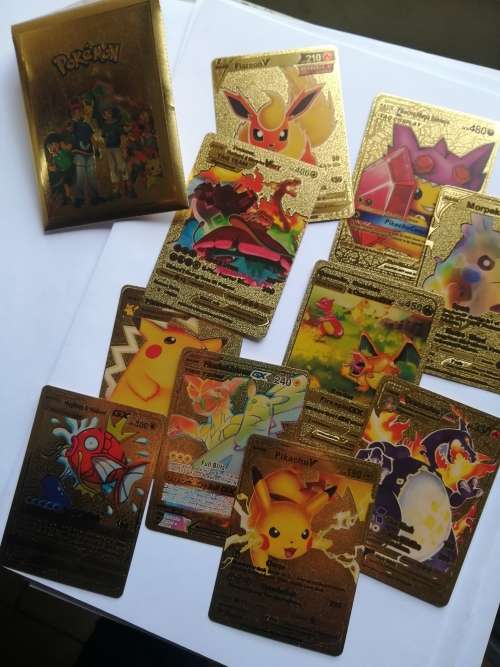 10 x Gold colored pokemon cards