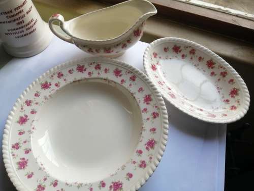 3 Piece Old English Johnson Bros England - Big Plate and Sauce set