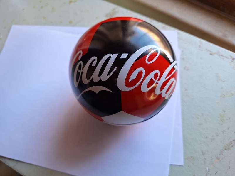 Commemorative Russia 2018 fifa soccer world cup Coca Cola tin ball