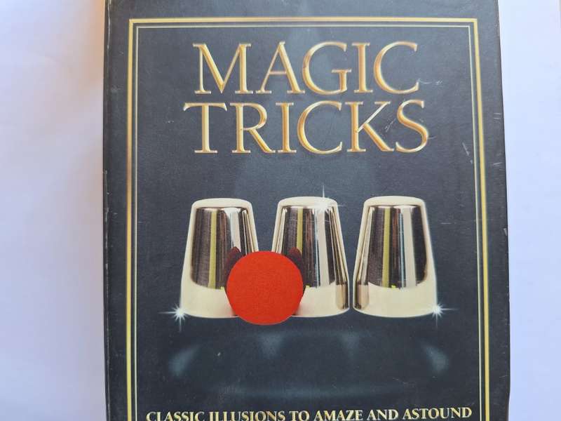 Magic tricks set