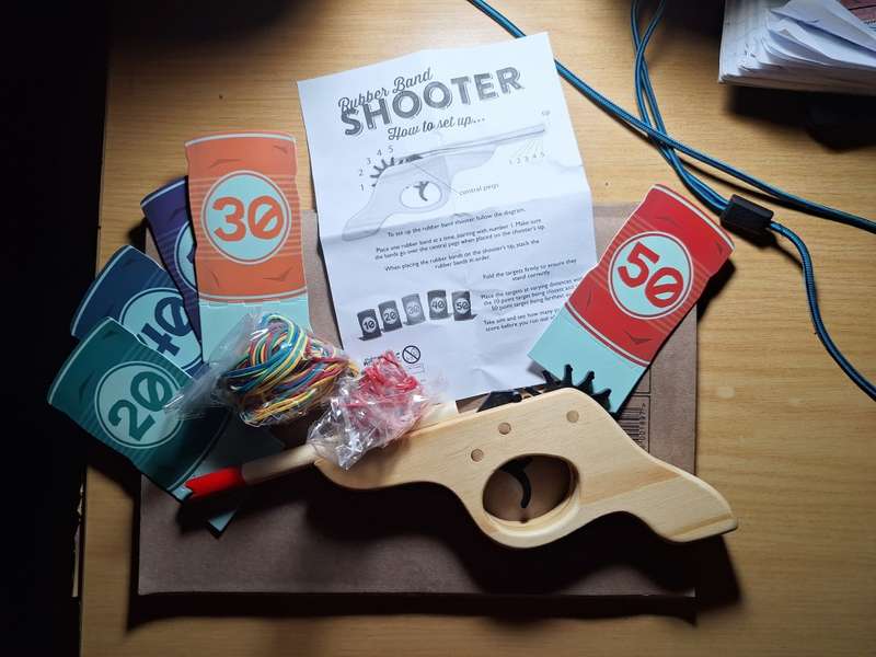 Rubber band wooden Shooter with rubber bands and targets toy game