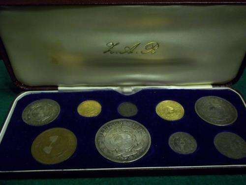 1892 Box and Double Shaft Crown & from a penny to a Half crown 1894 + 2 1894 gold pounds