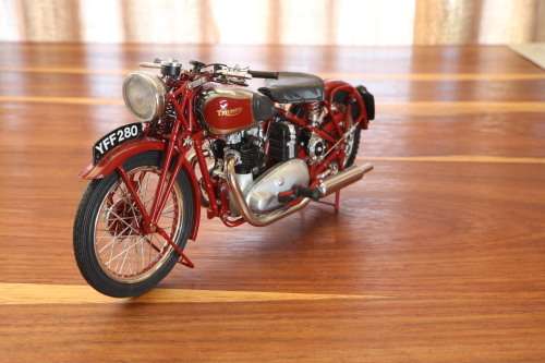 TRIUMPH SPEED TWIN  1939  RED - COLLECTABLE
