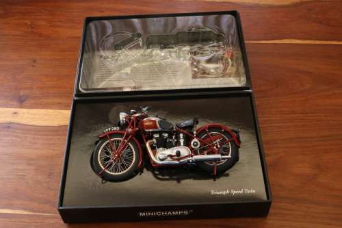 TRIUMPH SPEED TWIN  1939  RED - COLLECTABLE