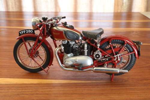 TRIUMPH SPEED TWIN  1939  RED - COLLECTABLE
