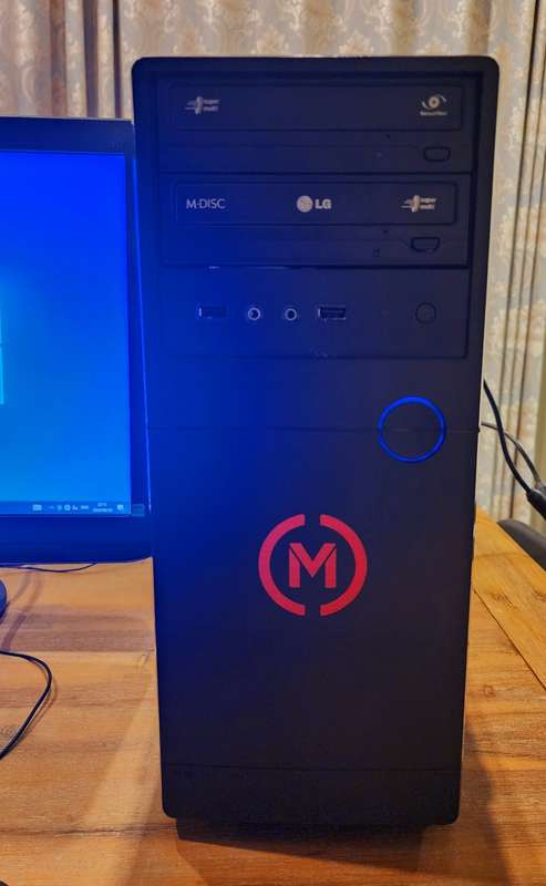 I3 gaming ready Desktop Machine complete with 24 inch Monitor, keyboard and mouse