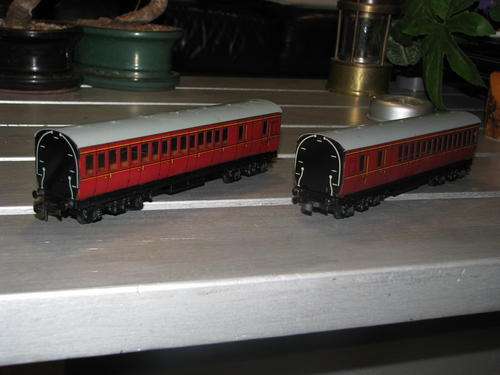 Hornby Dublo tinplate coaches