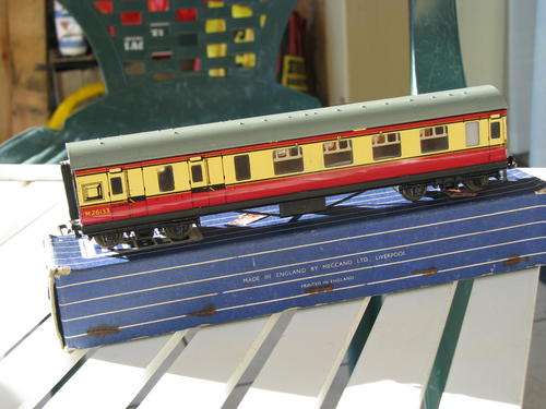 Hornby Dublo 3-rail coach