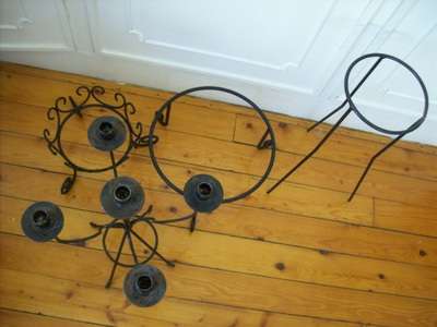 METAL SET OF  3 POT HOLDERS & 5 ARM CANDLESTICK