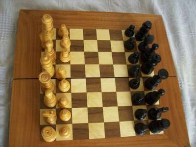 PORTABLE CHESS SET