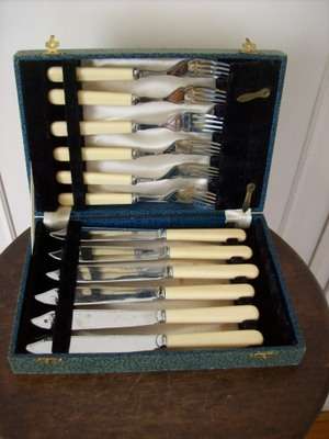 BOXED FISH KNIFE & FORK SET