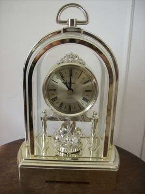 QUARTZ TABLE CLOCK