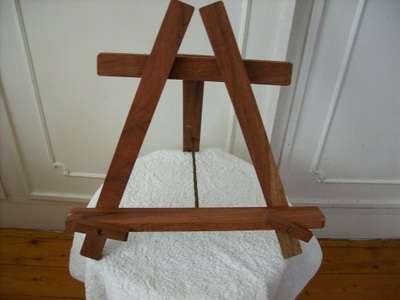 EASEL.