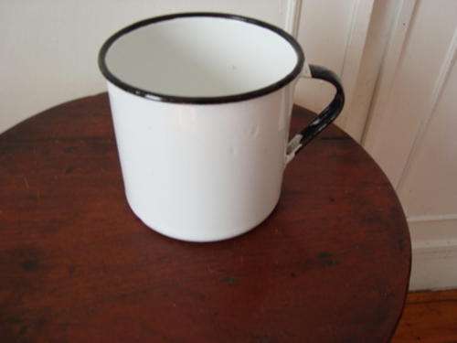 ENAMEL MUG LARGE. VINTAGE.