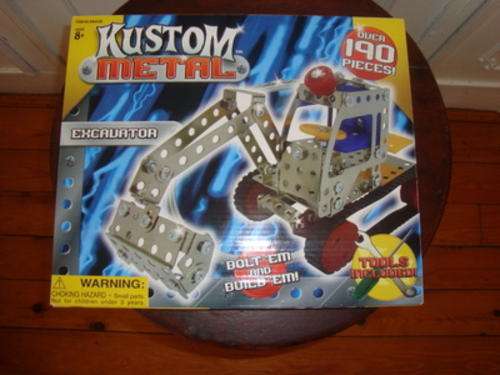 BUILDING SET.  METAL.