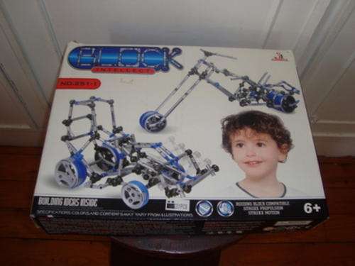 BUILDING SET
