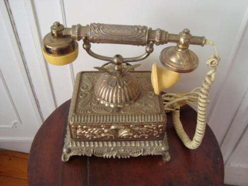 OLD STYLE TELEPHONE REPLICA