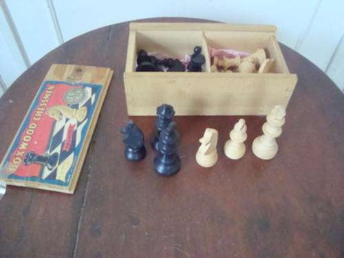 CHESSMEN.  BOXWOOD. FRANCE. EBONISED.