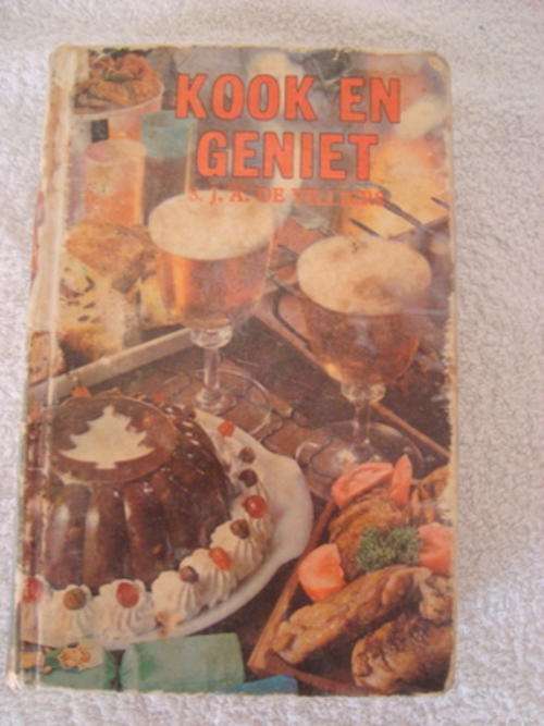 AFRIKAANS KOOK BOEK S.J.A. DE VILLIERS.
