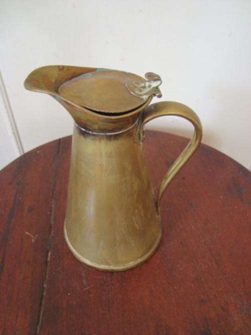 BRASS JUG. VINTAGE. MARKED: ENGLAND. J .S & S. SOLID BRASS.