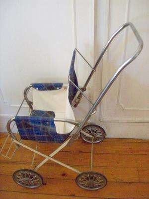 VINTAGE DOLLS PRAM