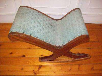 FOOT STOOL.  VINTAGE.  Please read write up...................