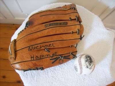 BASEBALL GLOVE & BALL