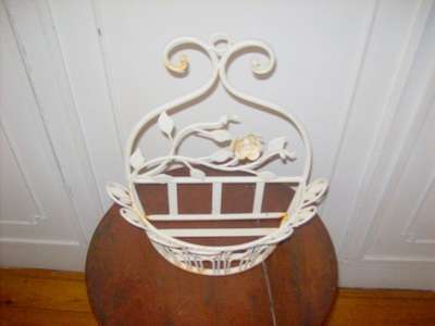 METAL   PLANT HOLDER