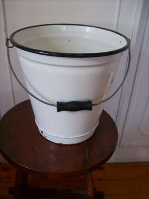 BUCKET WHITE ENAMEL