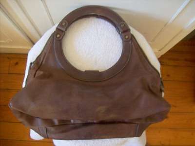 LEATHER HANDBAG.