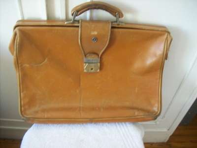 LEATHER BRIEFCASE
