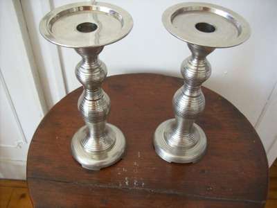 PAIR OF METAL CANDLESTICKKS