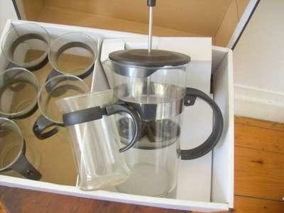 COFFEE PLUNGER SET WITH MUGS