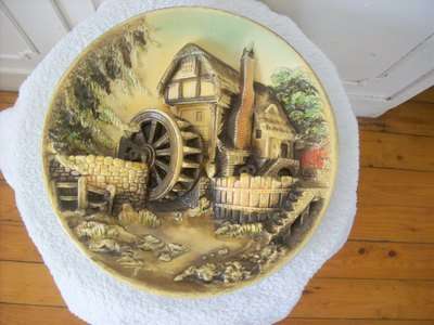 CHALKWARE WALL PLATE.  VINTAGE.