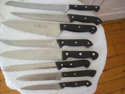 KNIVES ASSORTED (3)