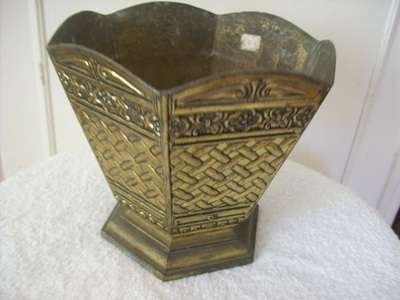 BRASS PLANT HOLDER .  MADE IN ITALY.