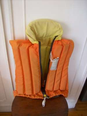 CHILDS LIFE JACKET