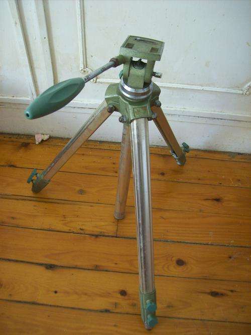 CAMERA TRIPOD