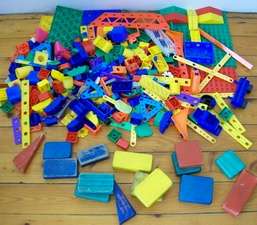 LEGO TYPE BUILDING BLOCKS & WOODEN BLOCKS