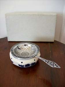 DELFTS TEA STRAINER HOLDER PLUS STRAINER.  BOXED.