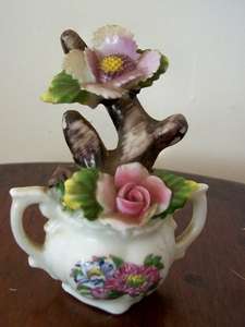 ORNAMENT OF FLOWERS IN A VASE.