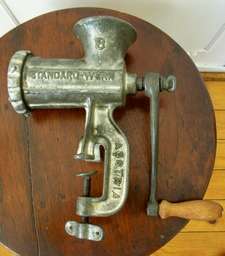 MINCING MACHINE No8