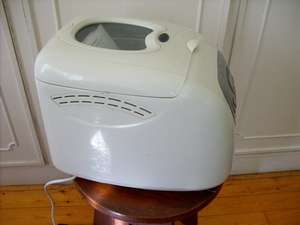 BREAD MAKING MACHINE.  MORPHY RICHARDS. FAST BAKE.