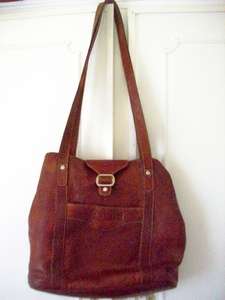 LEATHER HANDBAG.